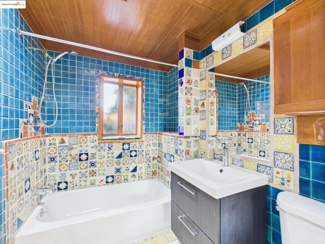 1545 Mariposa St, Richmond CA: https://media.crmls.org/mediaz/bd54e522-9d23-4f23-8f22-9bcc617eb3c0.jpg