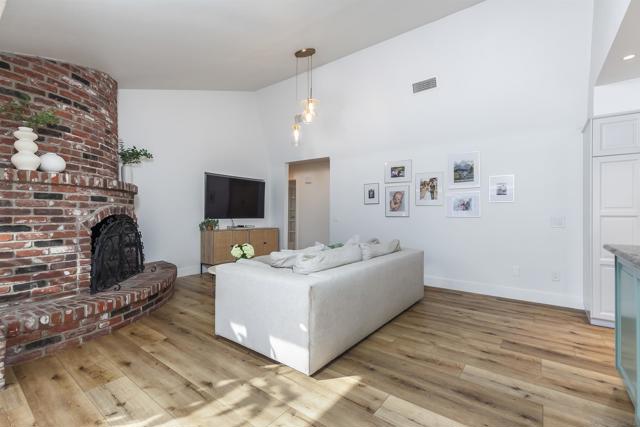 6641 Murray Park Dr, San Diego CA: https://media.crmls.org/mediaz/bd54f290-c7d6-42a0-9921-cf13552482eb.jpg