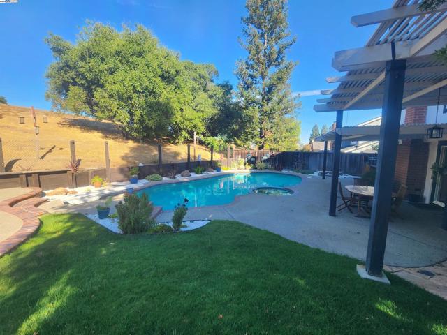 1127 Mataro Ct, Pleasanton CA: https://media.crmls.org/mediaz/bd557fb7-4fb7-4d41-8c15-f220d22f41b8.jpg
