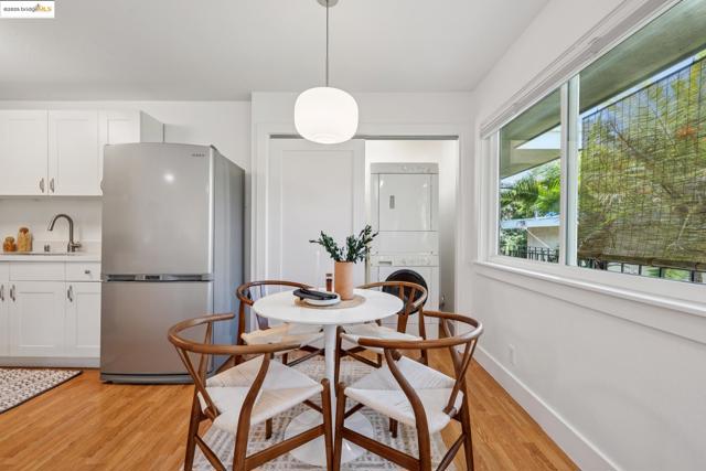 2028 Damuth St, Oakland CA: https://media.crmls.org/mediaz/bd55a620-ba5b-4699-90bb-5e5c387b51de.jpg