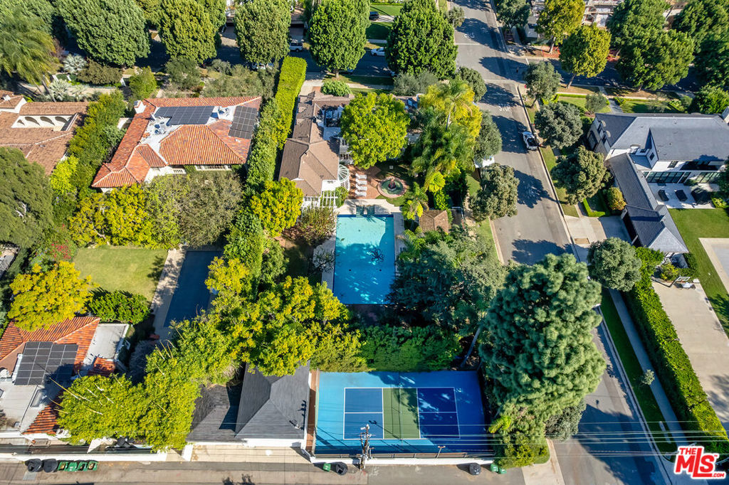 https://media.crmls.org/mediaz/bd563bf2-8013-479f-836f-772558001a31.jpg?preset=X-Large