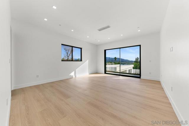 41955 Altanos Road, Temecula CA: https://media.crmls.org/mediaz/bd565377-2541-4338-8398-5cebd5bcfbd6.jpg