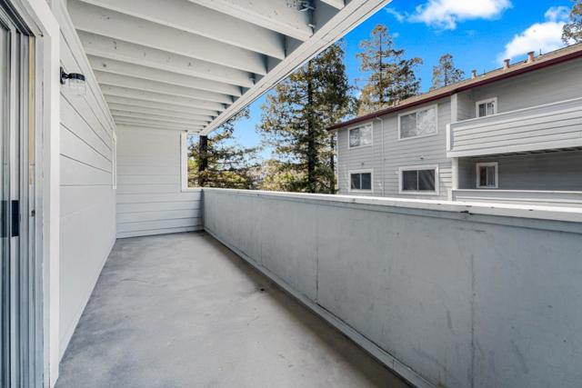 29628 Desert Oak Ct, Hayward CA: https://media.crmls.org/mediaz/bd56955a-1f4e-463d-b691-bfacb3becf27.jpg