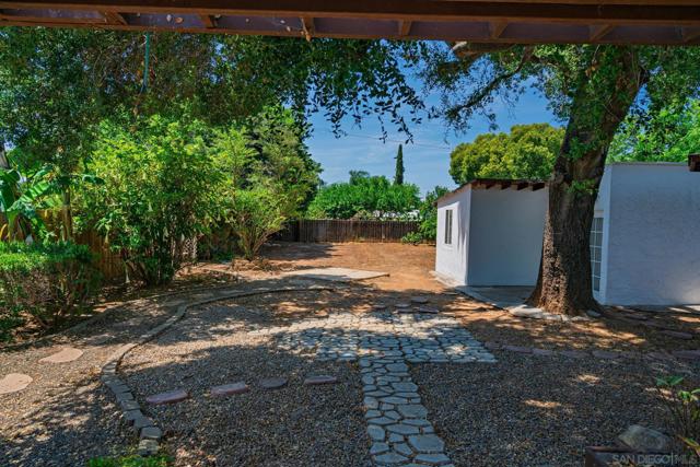 228 E 15th Ave, Escondido CA: https://media.crmls.org/mediaz/bd56c50a-ee07-4a5b-bb74-cde9a3c42d1d.jpg