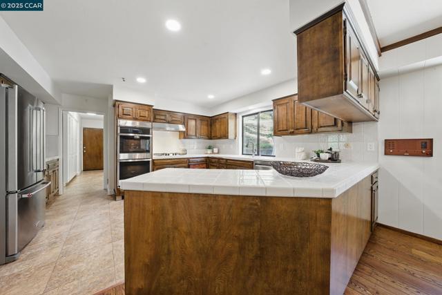 3938 Los Arabis Dr, Lafayette CA: https://media.crmls.org/mediaz/bd577b6c-3f00-49f4-9fe6-e0467606e7d2.jpg