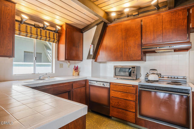 5205 Beachcomber Street, Oxnard CA: https://media.crmls.org/mediaz/bd57c161-9540-456c-bdc0-3b6ed9888111.jpg