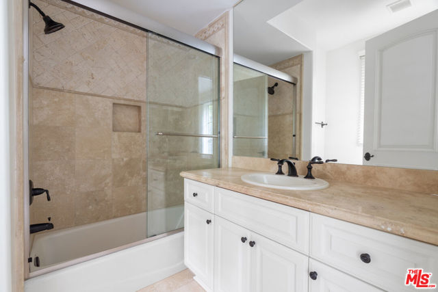 3697 Benedict Canyon Lane, Sherman Oaks CA: https://media.crmls.org/mediaz/bd58eb76-dc10-4af6-96b9-730fa9f570e6.jpg