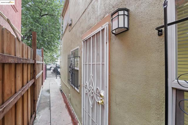 1311 87Th Ave, Oakland CA: https://media.crmls.org/mediaz/bd59bacb-223d-4834-81af-5b97e96ed413.jpg