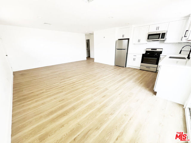 4180 Marlton Avenue, Los Angeles CA: https://media.crmls.org/mediaz/bd59c135-5827-44da-a2f4-25c6bdcd1274.jpg