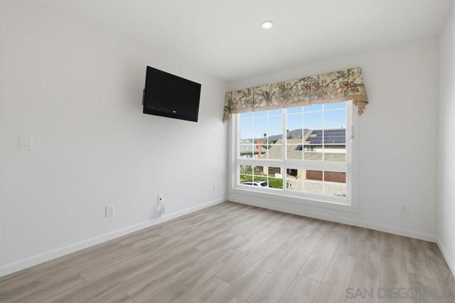 12835 Via Caballo Rojo, San Diego CA: https://media.crmls.org/mediaz/bd59de1c-16b3-4585-923c-b1a51ff2ce6f.jpg