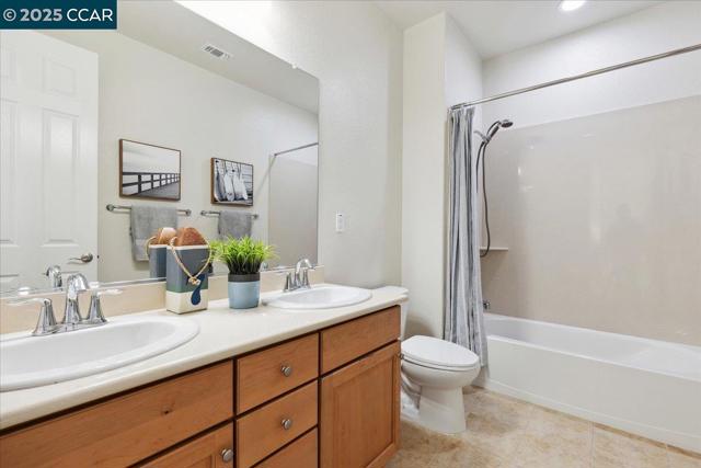 38 Citron Knoll, Orinda CA: https://media.crmls.org/mediaz/bd5a4d8b-b650-4a48-9f4a-5798c29809c2.jpg