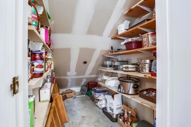 906 Gretna Green Way, Escondido CA: https://media.crmls.org/mediaz/bd5accd4-dd9b-4c1a-85f4-88a533ad2ffb.jpg