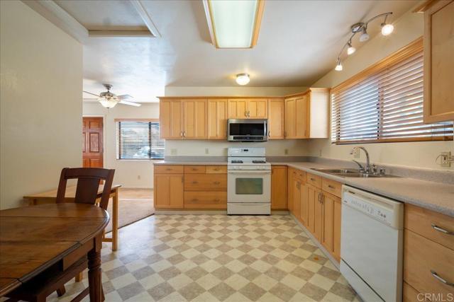 Detail Gallery Image 18 of 27 For 1186 E Lexington, El Cajon,  CA 92019 - – Beds | – Baths