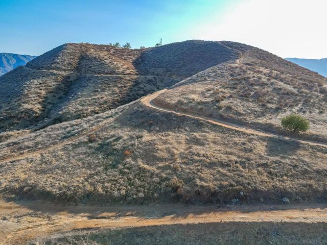 532 Enzo St, Lake Elsinore CA: https://media.crmls.org/mediaz/bd5bbf7b-8e48-4078-b21a-6cbb50ad8c92.jpg