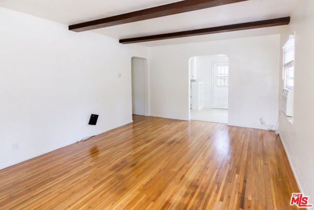 2598 Amherst Ave, Los Angeles CA: https://media.crmls.org/mediaz/bd5c5b41-7199-4807-be0a-f0a78d48233c.jpg
