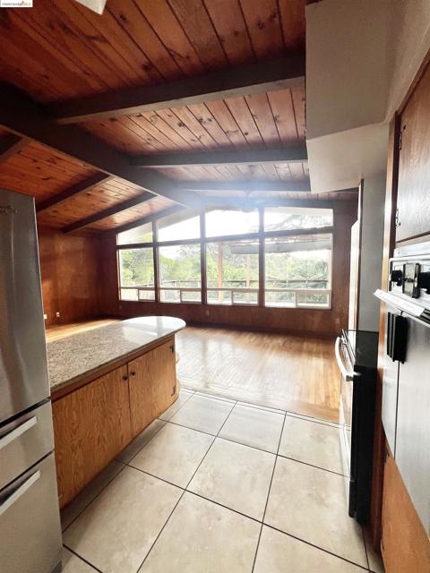 58 Pomona St, Crockett CA: https://media.crmls.org/mediaz/bd5c9583-f9e8-48c5-80ca-71d70a995347.jpg