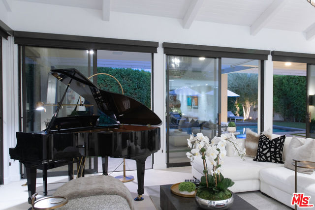 6 Exeter Court, Rancho Mirage CA: https://media.crmls.org/mediaz/bd5cd0a5-d054-4b59-9cbf-2c9303d8f4fc.jpg