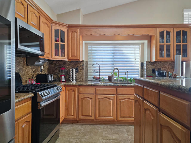 79320 Desert Stream Drive, La Quinta CA: https://media.crmls.org/mediaz/bd5d73ed-79cf-4fb2-b70b-637495e19aaf.jpg