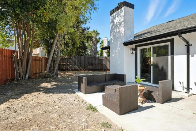 1190 Rio Norte Way, Sacramento CA: https://media.crmls.org/mediaz/bd5de4c5-886e-4cf1-844e-20b4c23efe78.jpg