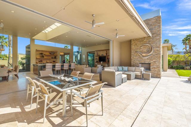 28 Sun Ridge Circle, Rancho Mirage CA: https://media.crmls.org/mediaz/bd5e37f3-296d-4972-8e4c-9aa77a947f36.jpg