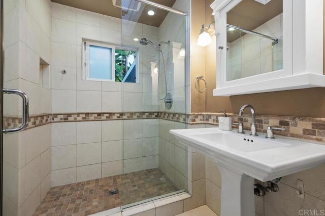 773 Puebla Street, Encinitas CA: https://media.crmls.org/mediaz/bd5ea725-9222-4689-8ec3-3142a7619006.jpg