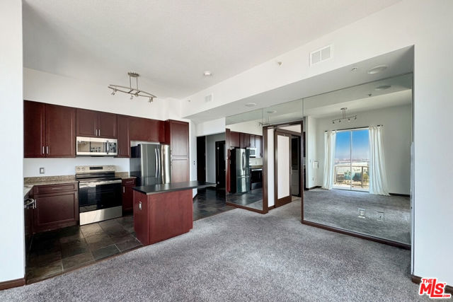 488 E Ocean Boulevard, Long Beach CA: https://media.crmls.org/mediaz/bd5ec40d-a0d6-469c-8ef4-782fd3c94316.jpg