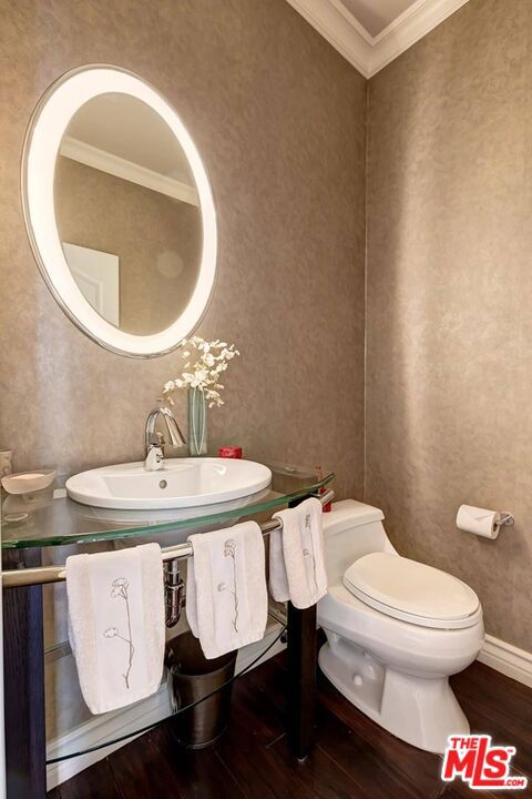 2286 Canyonback Road, Los Angeles CA: https://media.crmls.org/mediaz/bd5efe05-0705-4806-bc0c-f9d472dacfe2.jpg