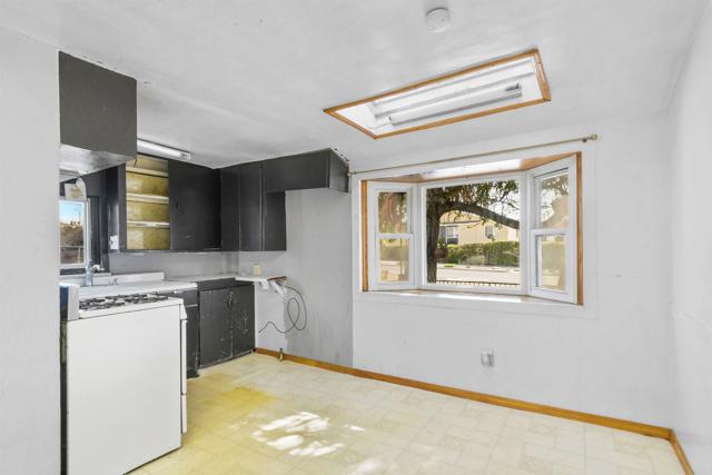 Detail Gallery Image 10 of 62 For 4084 Beyer Blvd, San Ysidro,  CA 92173 - 3 Beds | 3 Baths