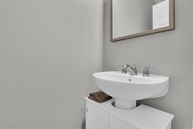 2640 Escala Circle, San Diego CA: https://media.crmls.org/mediaz/bd5fa5b8-da9f-458e-9429-52e496c5ec76.jpg
