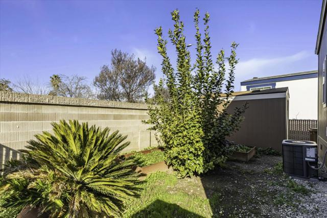 3660 Walnut Boulevard, Brentwood CA: https://media.crmls.org/mediaz/bd5faf97-5dfa-43a9-9e73-8670bbf4c344.jpg