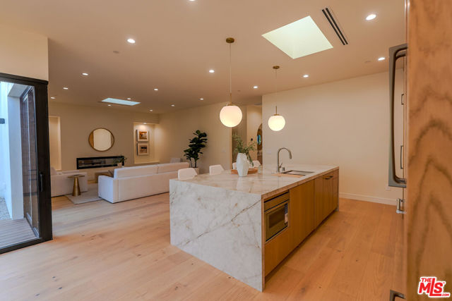 4936 Coolidge Avenue, Culver City CA: https://media.crmls.org/mediaz/bd5fe5f3-99c9-4ff3-9b01-d3e43029ed13.jpg