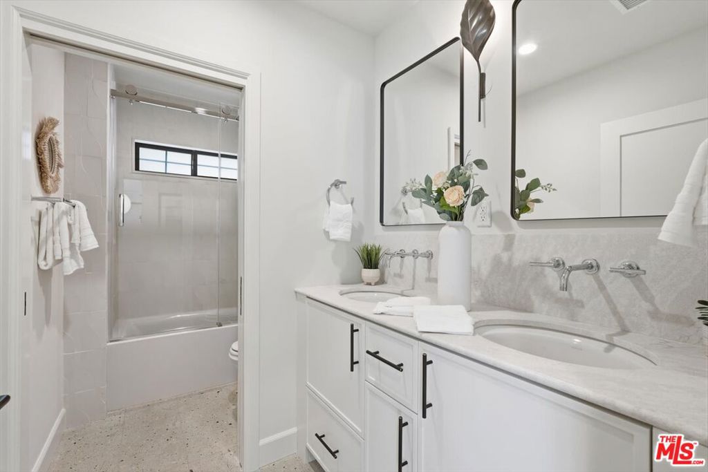 https://media.crmls.org/mediaz/bd609562-d370-4c40-9080-610dffde23fd.jpg?preset=X-Large