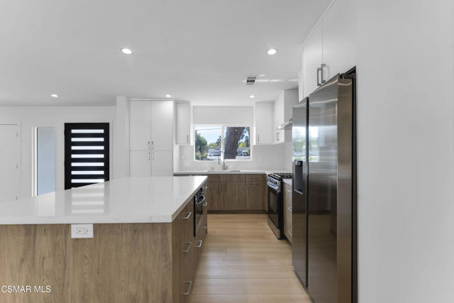 2651 Sirius Street, Thousand Oaks CA: https://media.crmls.org/mediaz/bd60cd64-9aae-40a8-97ea-da1b815f056f.jpg