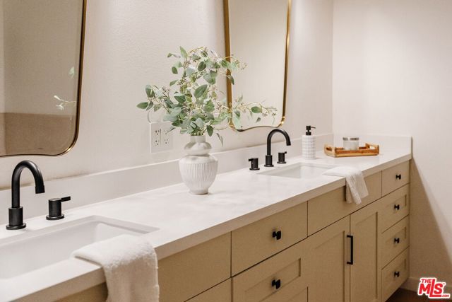 11737 Darlington Avenue, Los Angeles CA: https://media.crmls.org/mediaz/bd60ce7f-690d-4690-97ec-2e9a03928bcf.jpg