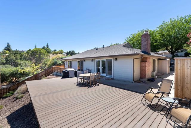 1714 Highland Place Dr, Paso Robles CA: https://media.crmls.org/mediaz/bd612d85-4408-4fc7-8178-8176f047b131.jpg