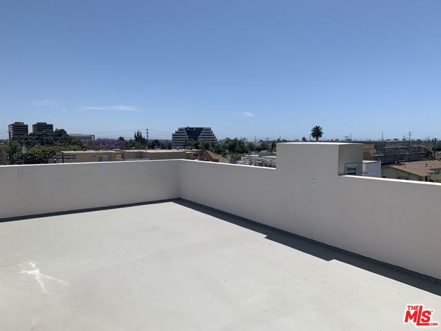 1721 GRANVILLE Avenue, Los Angeles CA: https://media.crmls.org/mediaz/bd617aba-c71c-473a-bf7c-ed16c4fda265.jpg