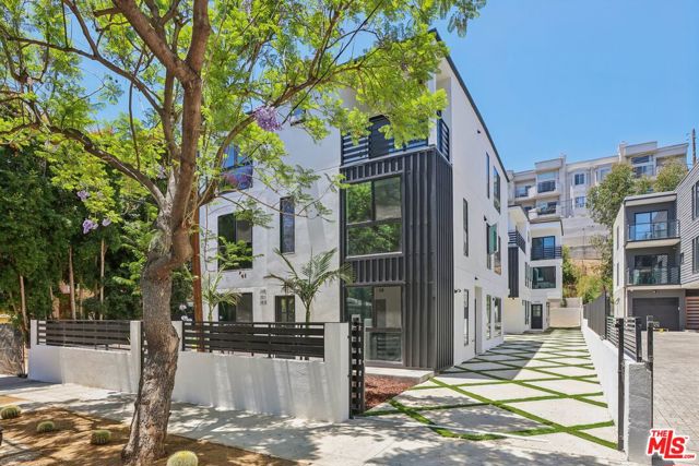 2111 1/2 Holly Drive, Los Angeles CA: https://media.crmls.org/mediaz/bd619ea5-b3e7-43e1-a063-46539e425175.jpg