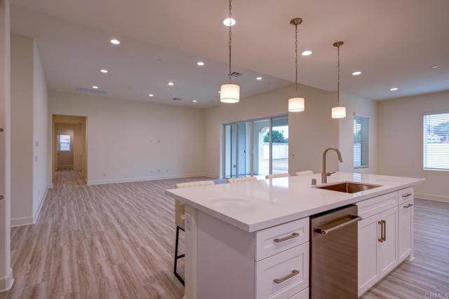 Detail Gallery Image 9 of 38 For 2981 Orchard Glen, Escondido,  CA 92026 - 5 Beds | 4 Baths
