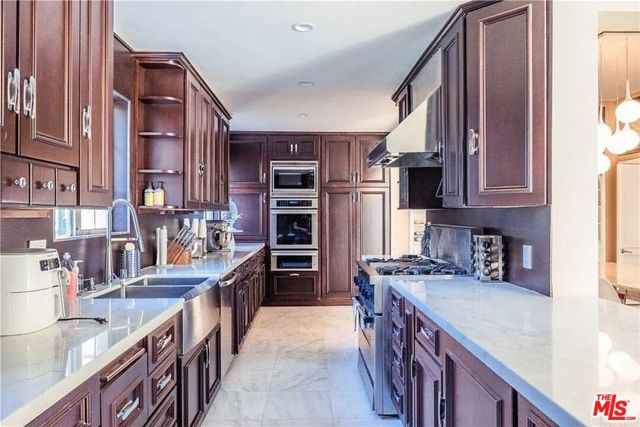 2633 N Commonwealth Avenue, Los Angeles CA: https://media.crmls.org/mediaz/bd623962-d5c2-4761-8dea-29ade530fe82.jpg