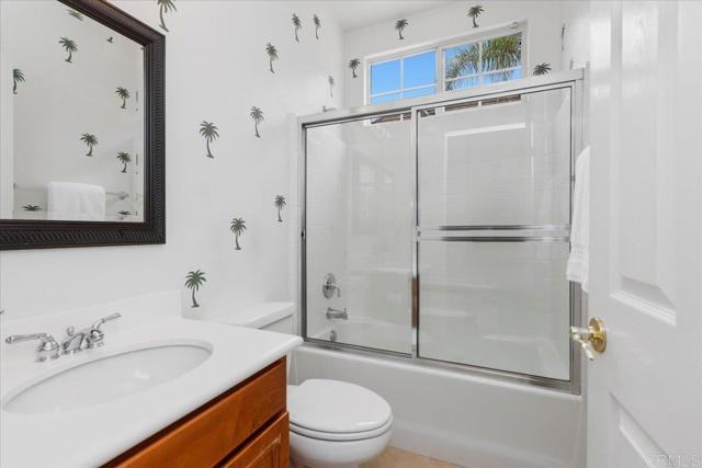 320 Crownview Ct, San Marcos CA: https://media.crmls.org/mediaz/bd6248d7-27ef-40b3-bdb9-e45700662330.jpg
