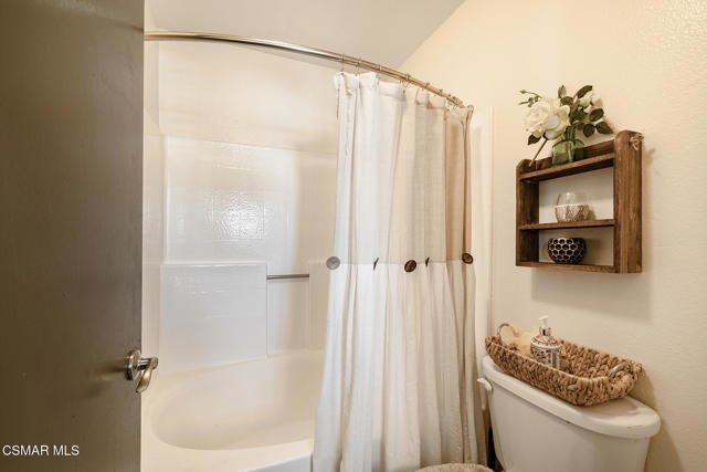2124 Snowberry Court, Simi Valley CA: https://media.crmls.org/mediaz/bd62811e-c33f-41a6-9851-e994b2e469a9.jpg