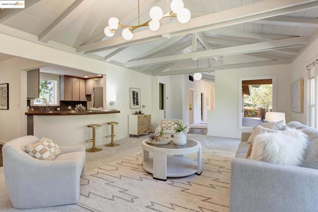 3 Mountain View Pl, Lafayette CA: https://media.crmls.org/mediaz/bd6284a4-e0f0-4d5c-819f-0cbc631e59ae.jpg