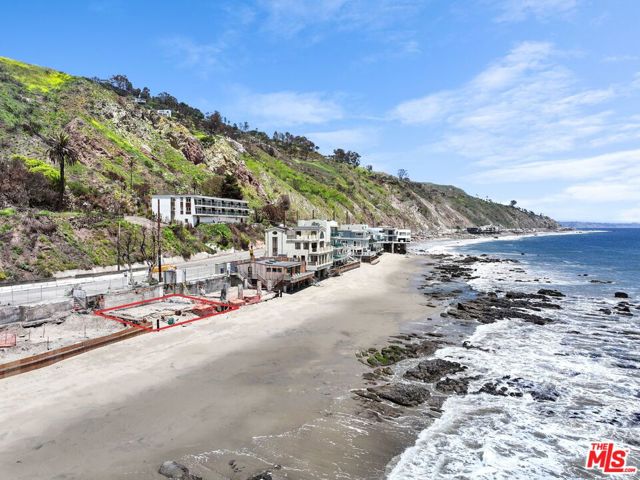 20802 Pacific Coast Highway, Malibu CA: https://media.crmls.org/mediaz/bd628a1f-8aca-4ea3-b440-3a84a57c4f09.jpg