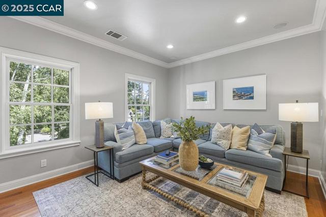 1826 Alameda Diablo, Diablo CA: https://media.crmls.org/mediaz/bd628a87-38f9-4604-9516-2e08a713d891.jpg