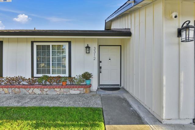 3312 San Marco Ct, Union City CA: https://media.crmls.org/mediaz/bd639e9b-d3bd-4822-9289-ded3c5b3e8cf.jpg