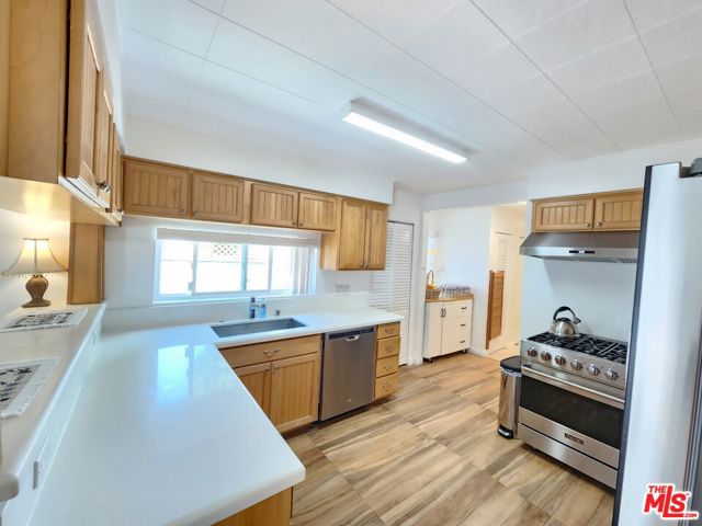 8130 Grimsby Avenue, Los Angeles CA: https://media.crmls.org/mediaz/bd64207a-0875-4d4f-acf0-66ba0fff9d81.jpg