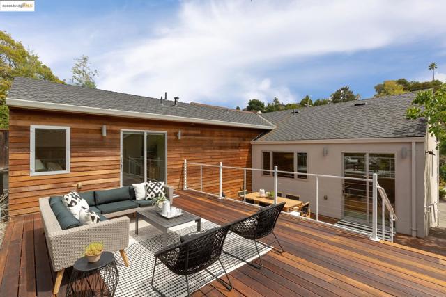 678 Walavista Ave, Oakland CA: https://media.crmls.org/mediaz/bd647d28-a29e-4185-ae7d-7eb1e24b5fc1.jpg