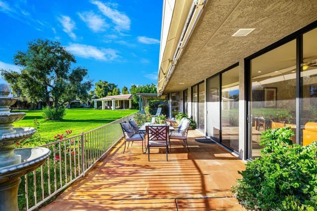6 Stanford Drive, Rancho Mirage CA: https://media.crmls.org/mediaz/bd656c3d-5261-400d-98db-6505c42e1c55.jpg