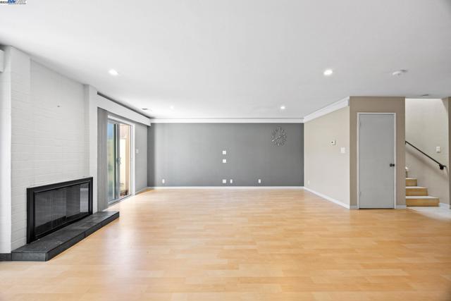 3315 Willis Lane, Alameda CA: https://media.crmls.org/mediaz/bd6570e0-1713-4947-942b-342396b47b5f.jpg