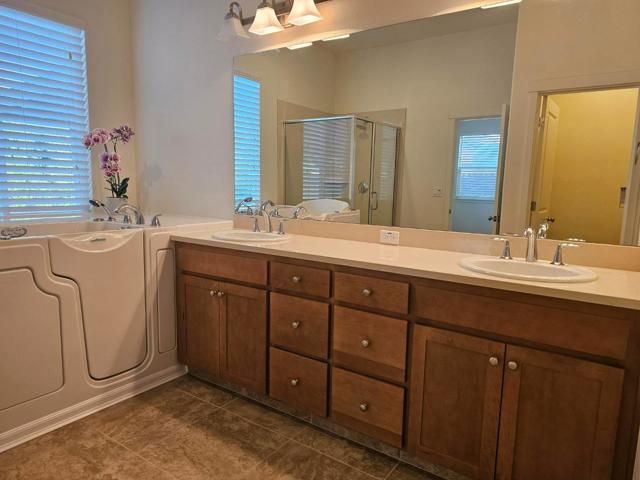1703 Cobblefield Lane, Los Banos CA: https://media.crmls.org/mediaz/bd65aa73-dcab-49b8-b504-44f7b91257c1.jpg